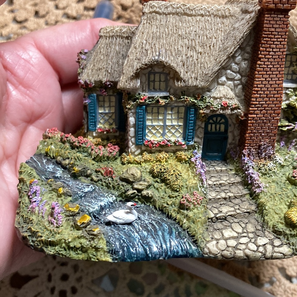 Thomas Kinkade numbered little house 4 by 4 inch no damage Swanbrooke Cottage